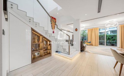 Villa in Dubai, Dubai, United Arab Emirates 1