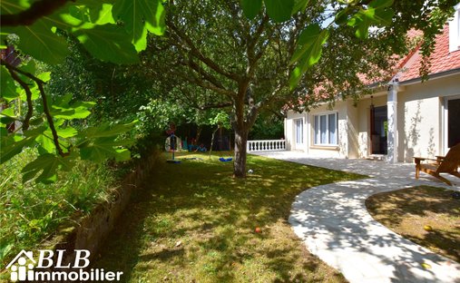 House in Les Essarts-le-Roi, Ile-de-France, France 1