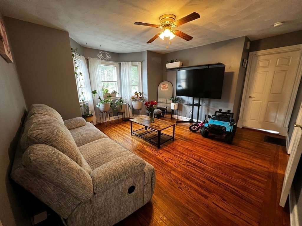 House in Malden, Massachusetts, United States 5 - 15971702