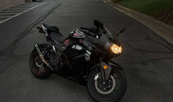 Motorcycles - 40 Kawasaki for sale on JamesEdition