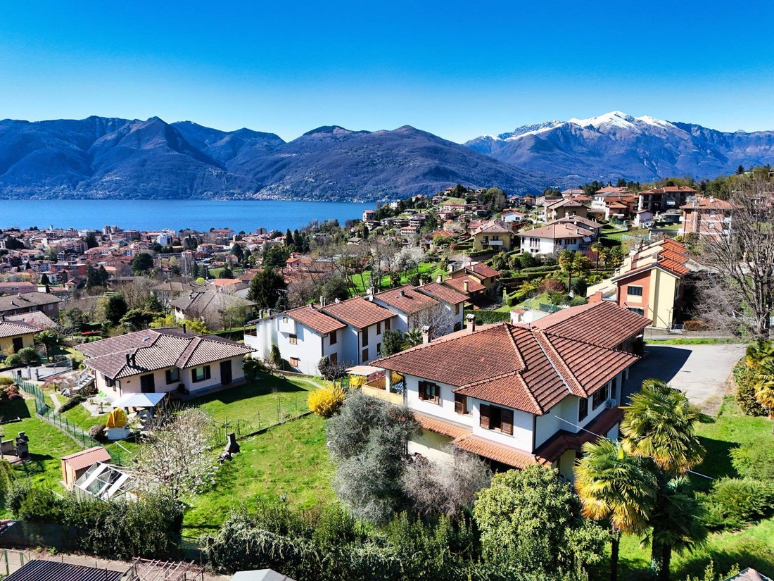 House in Luino, Lombardy, Italy 3 - 16079047