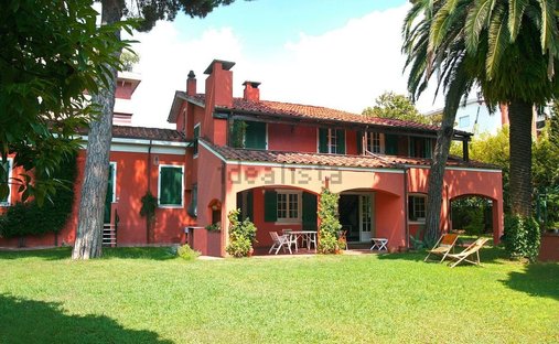 Villa in Avenza, Marina di Carrara, Tuscany 1