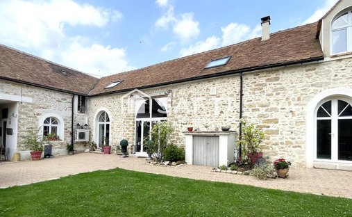 House in La Grande-Paroisse, Ile-de-France, France 1