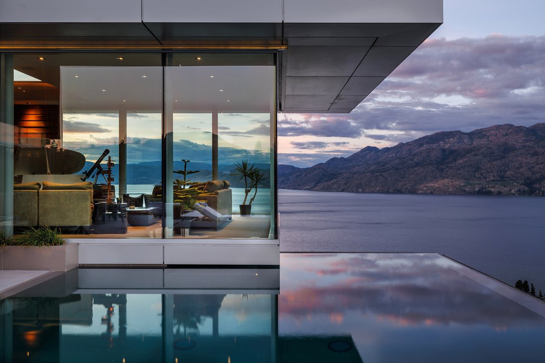 House in Summerland, British Columbia, Canada 1 - 16081111