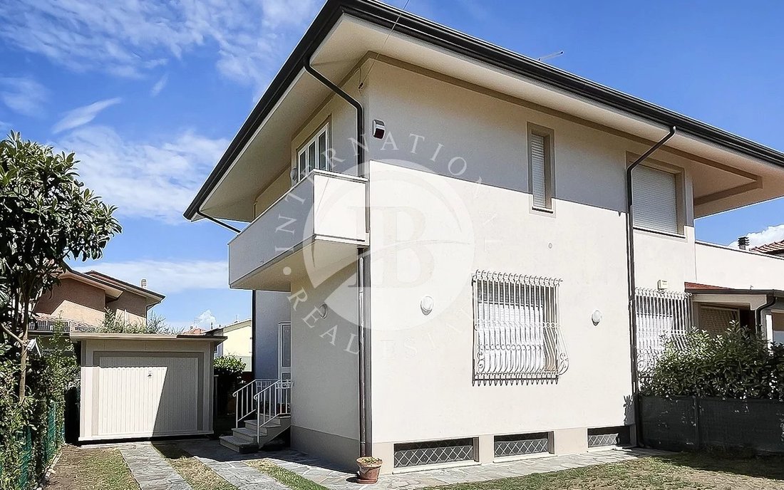 Apartment in Pietrasanta, Tuscany, Italy 2 - 16079819