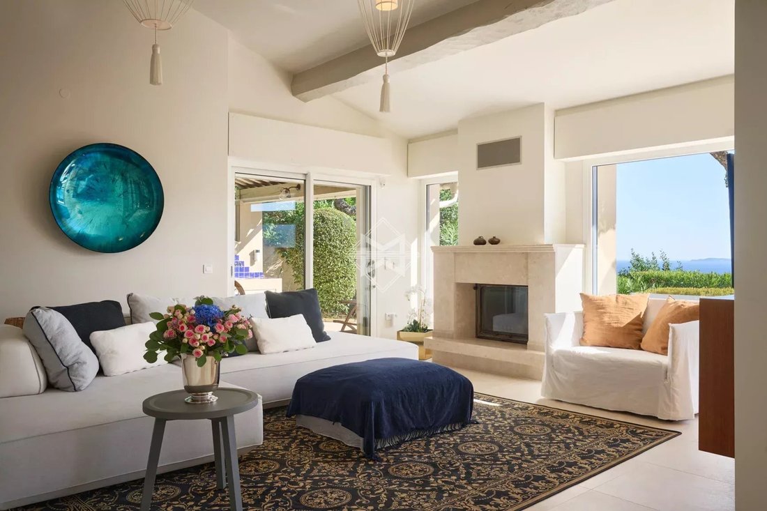 Villa in La Croix-Valmer, Provence-Alpes-Côte d'Azur, France 4 - 15672886