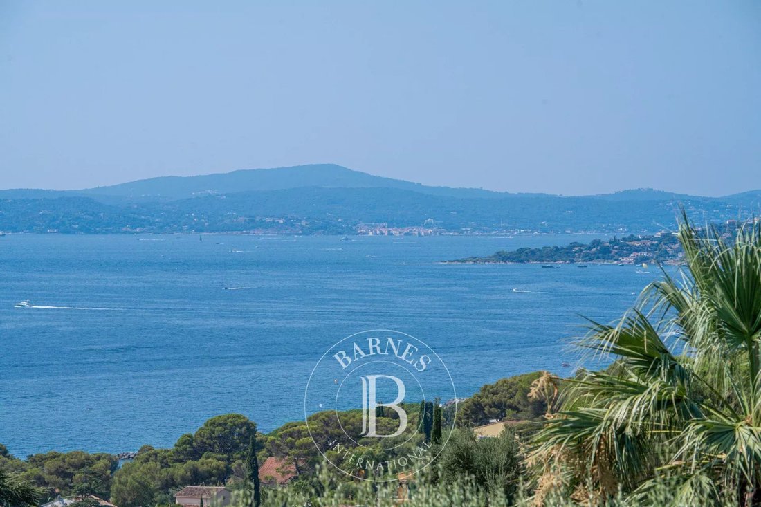 Villa in Les Issambres, Roquebrune-sur-Argens, France 2 - 16081148