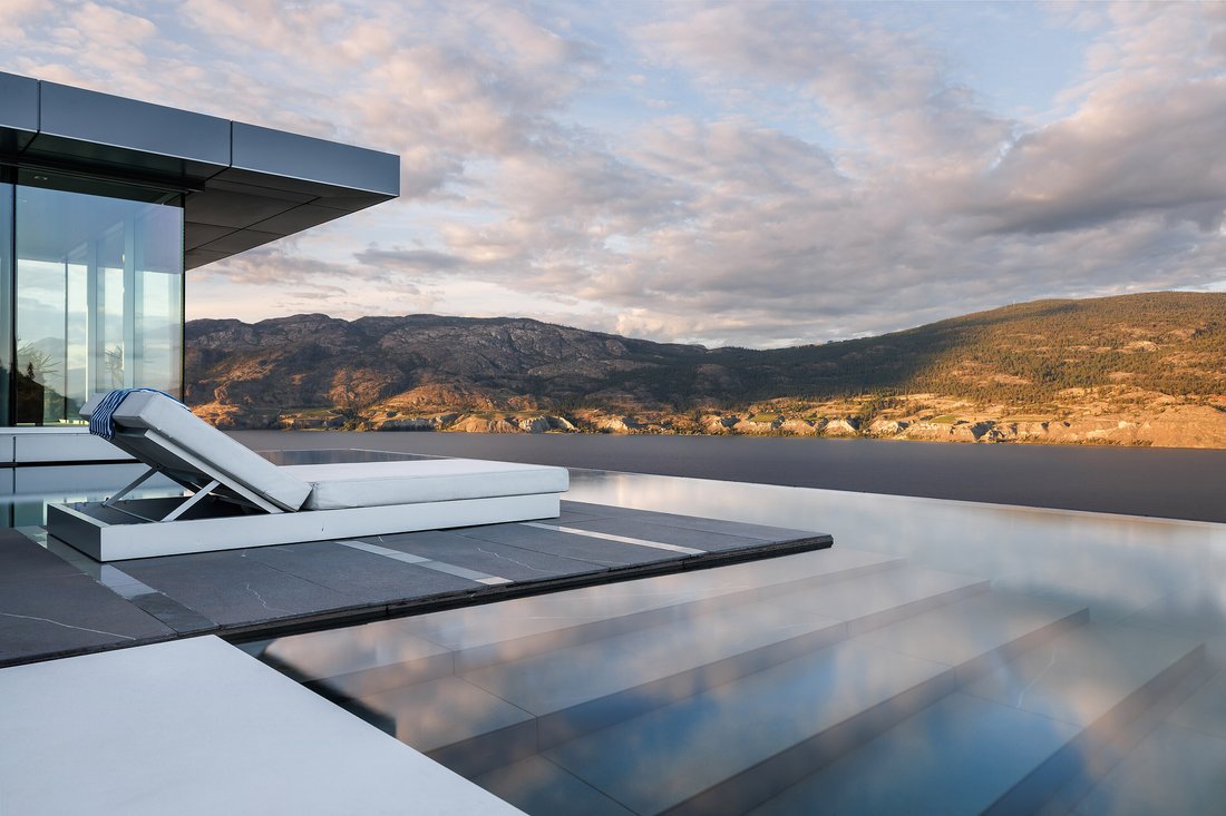 House in Summerland, British Columbia, Canada 3 - 16081111