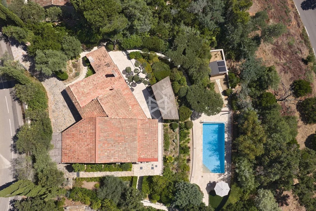 Villa in La Croix-Valmer, Provence-Alpes-Côte d'Azur, France 2 - 15672886