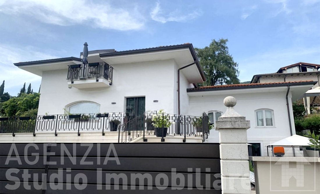 Villa in Gardone Riviera, Lombardy, Italy 1 - 16078892