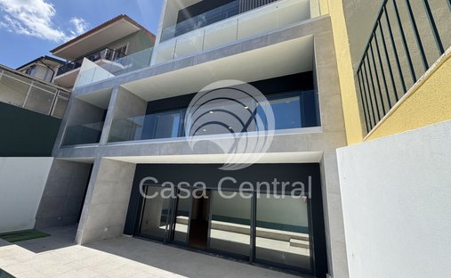 House in Loures, Lisbon, Portugal 1