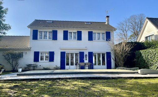 House in Coteau Sud, Chevreuse, France 1