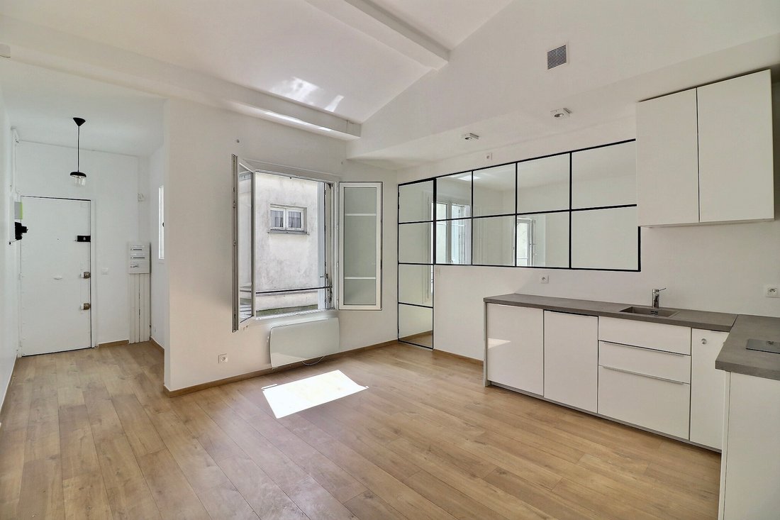 Apartment in Lorette-Martyrs, Paris 9e Arrondissement, Paris 1 - 16079694