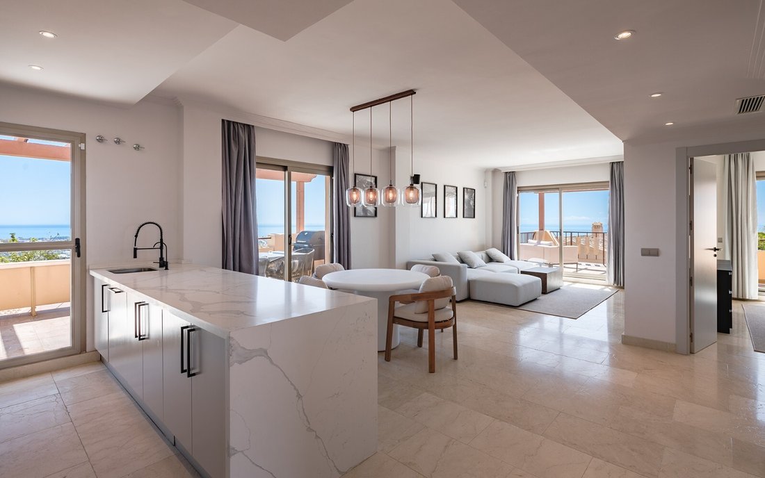 Penthouse in El Paraíso, Benahavis, Spain 5 - 16079621