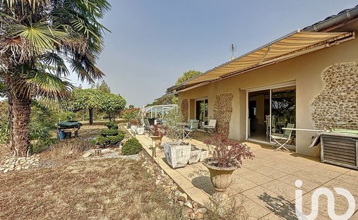 Castle for Sale in Saint-Sever, Nouvelle-Aquitaine, France