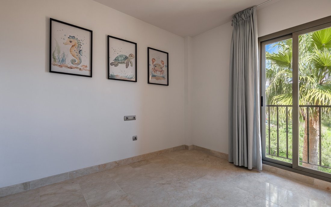 Penthouse in El Paraíso, Benahavis, Spain 3 - 16079621