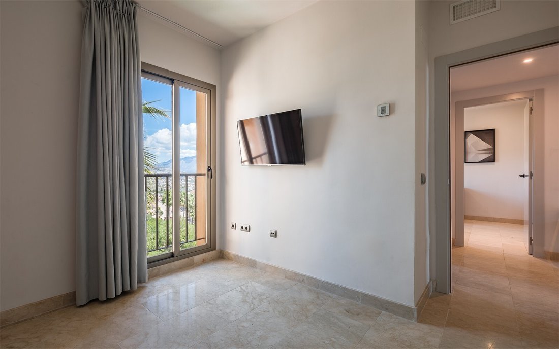 Penthouse in El Paraíso, Benahavis, Spain 4 - 16079621