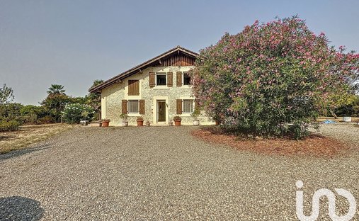 Castle for Sale in Saint-Sever, Nouvelle-Aquitaine, France