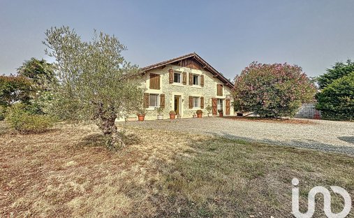 Castle for Sale in Saint-Sever, Nouvelle-Aquitaine, France
