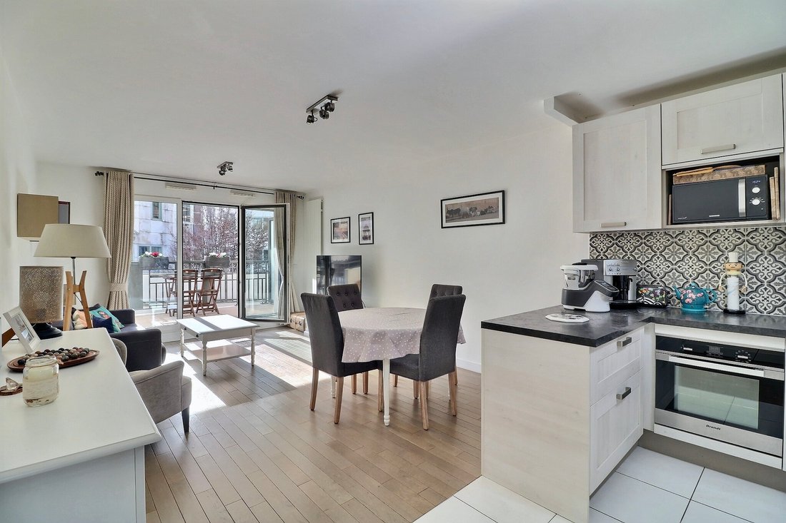 Apartment in Hôtel de Ville-Planchette, Levallois-Perret, France 1 - 16079929