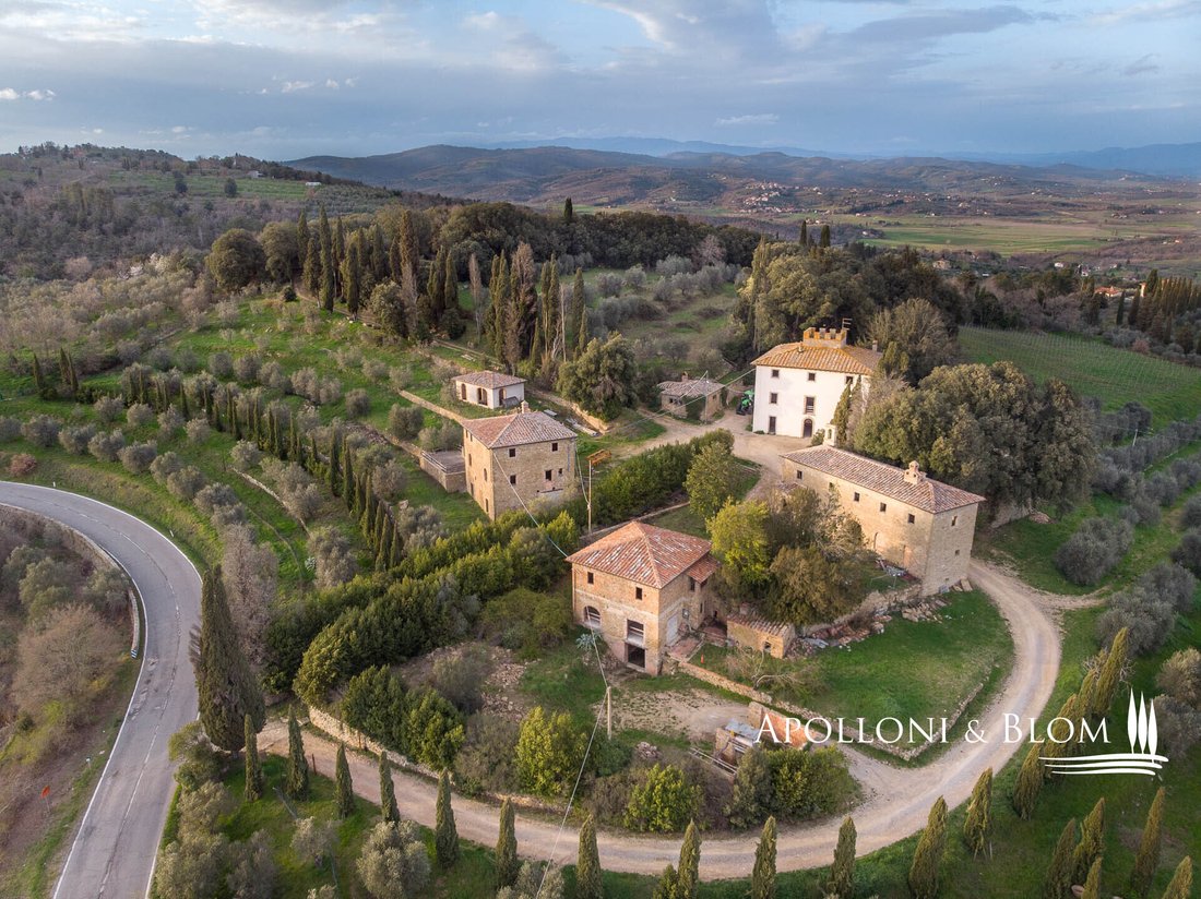 Villa in Monte San Savino, Tuscany, Italy 2 - 15987379