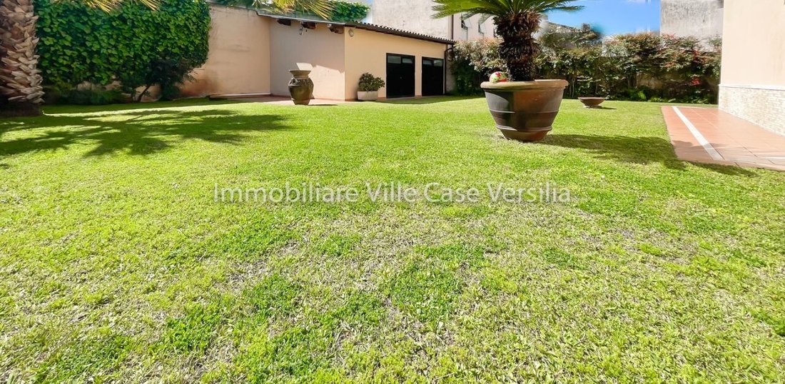 Villa in Lido di Camaiore, Camaiore, Tuscany 1 - 16080835