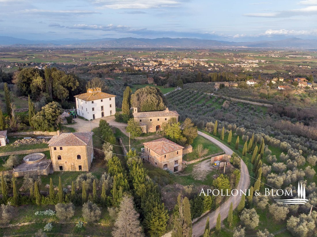 Villa in Monte San Savino, Tuscany, Italy 1 - 15987379