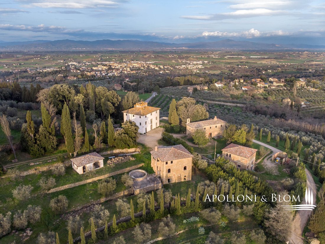 Villa in Monte San Savino, Tuscany, Italy 3 - 15987379