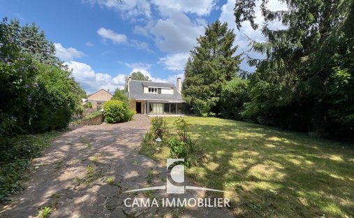 House in Bas Buc, Buc, France 1