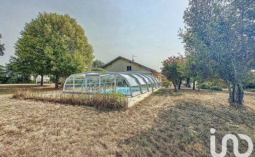 Castle for Sale in Saint-Sever, Nouvelle-Aquitaine, France