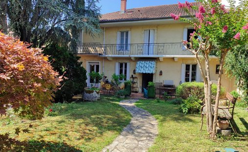 Elegant 18th Century Manor With Towers In The Heart Of Gascony