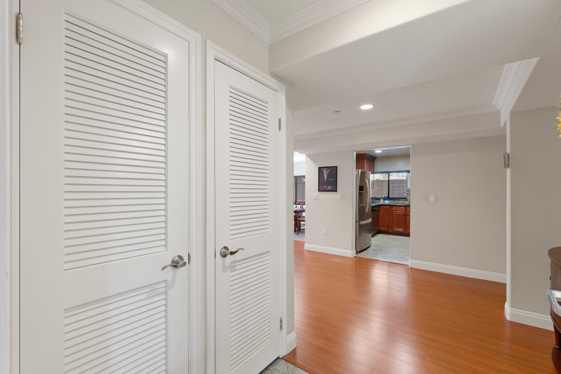 Condo in Los Angeles, California, United States 5 - 16089722