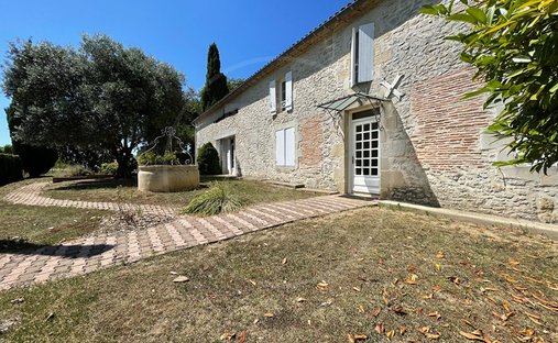 Castle for Sale in Monségur, Nouvelle-Aquitaine, France