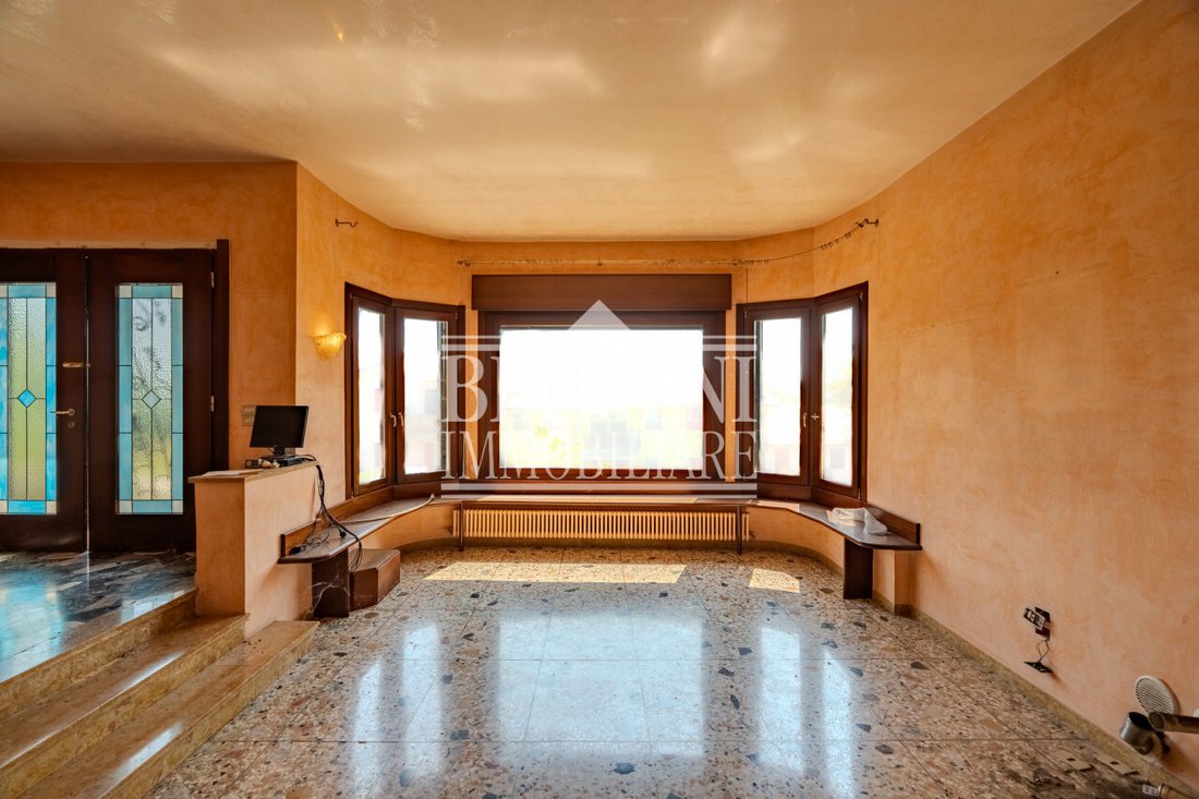 Villa in Creazzo, Veneto, Italy 1 - 16085933