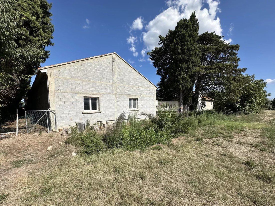 Estate in Fontvieille, Provence-Alpes-Côte d'Azur, France 4 - 16083952