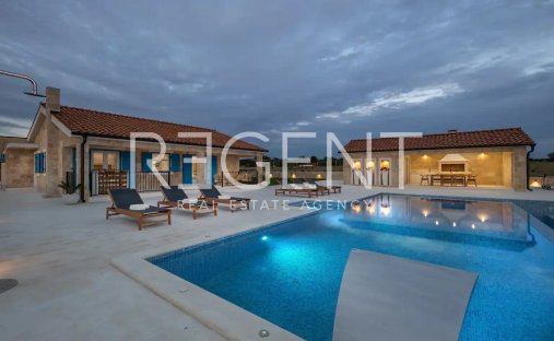 Haus in Sveti Filip i Jakov, Zadar, Kroatien 1