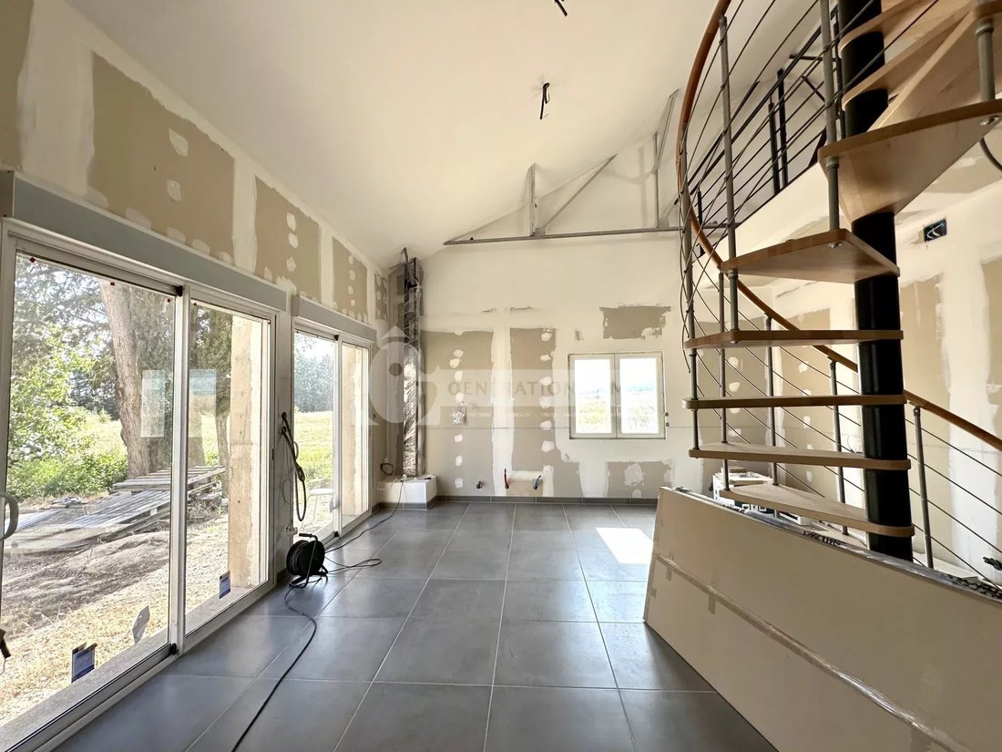 Estate in Fontvieille, Provence-Alpes-Côte d'Azur, France 5 - 16083952