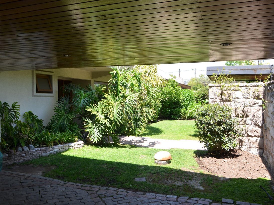 House in Vitacura, Santiago Metropolitan Region, Chile 2 - 16083817