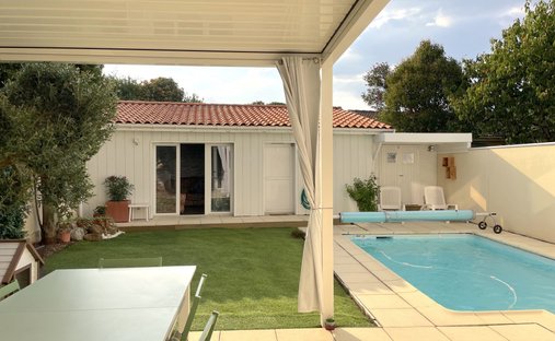 Villa in B�gles, Nouvelle-Aquitaine, France 1