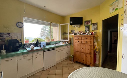 Castle for Sale in Monségur, Nouvelle-Aquitaine, France