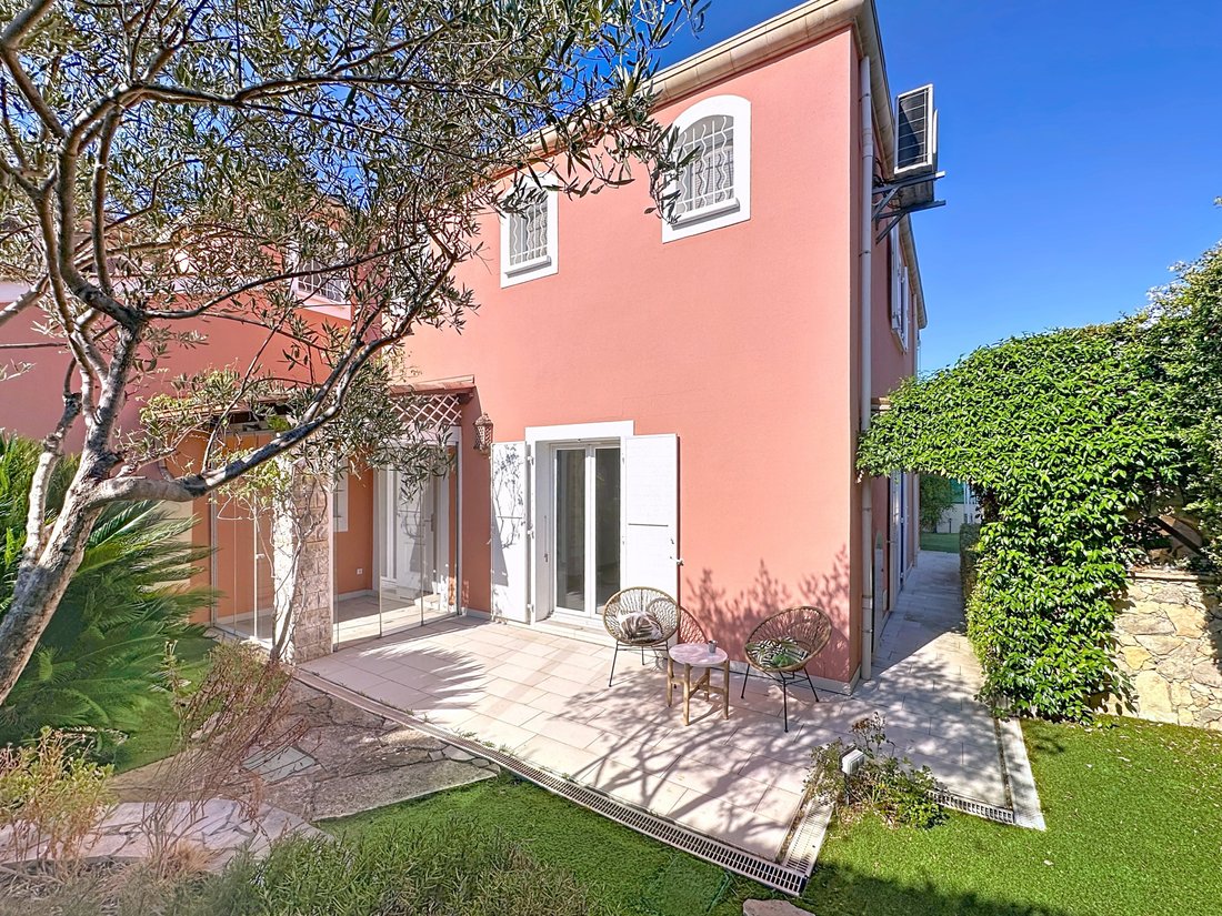 House in Fontmerle, Antibes, France 2 - 16087958