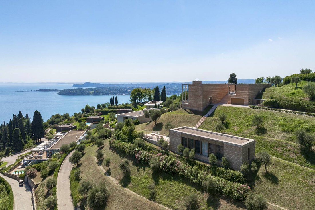 House in Gardone Riviera, Lombardy, Italy 1 - 14223978