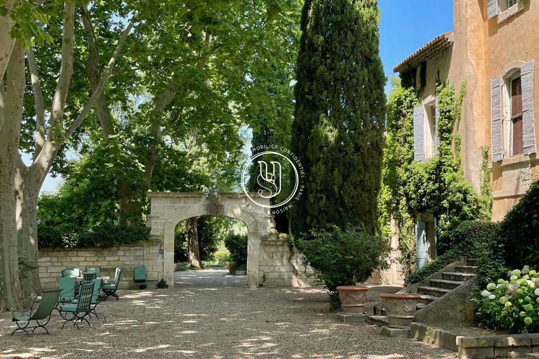 Villa in Saint-Rémy-de-Provence, Provence-Alpes-Côte d'Azur, France 4 - 16084189