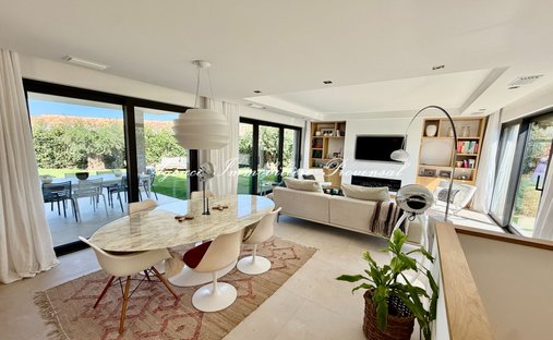 Apartment in Ville-Les Saquedes-Le Bouillonnet, Sainte-Maxime, France 1