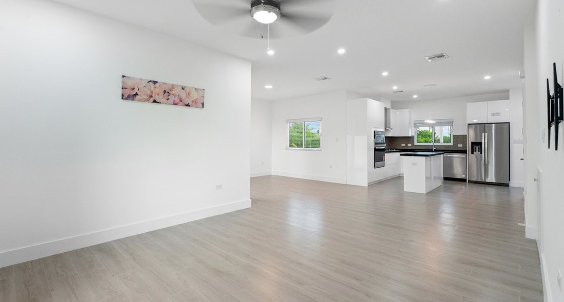 Apartment in George Town, George Town, Cayman Islands 2 - 16084062