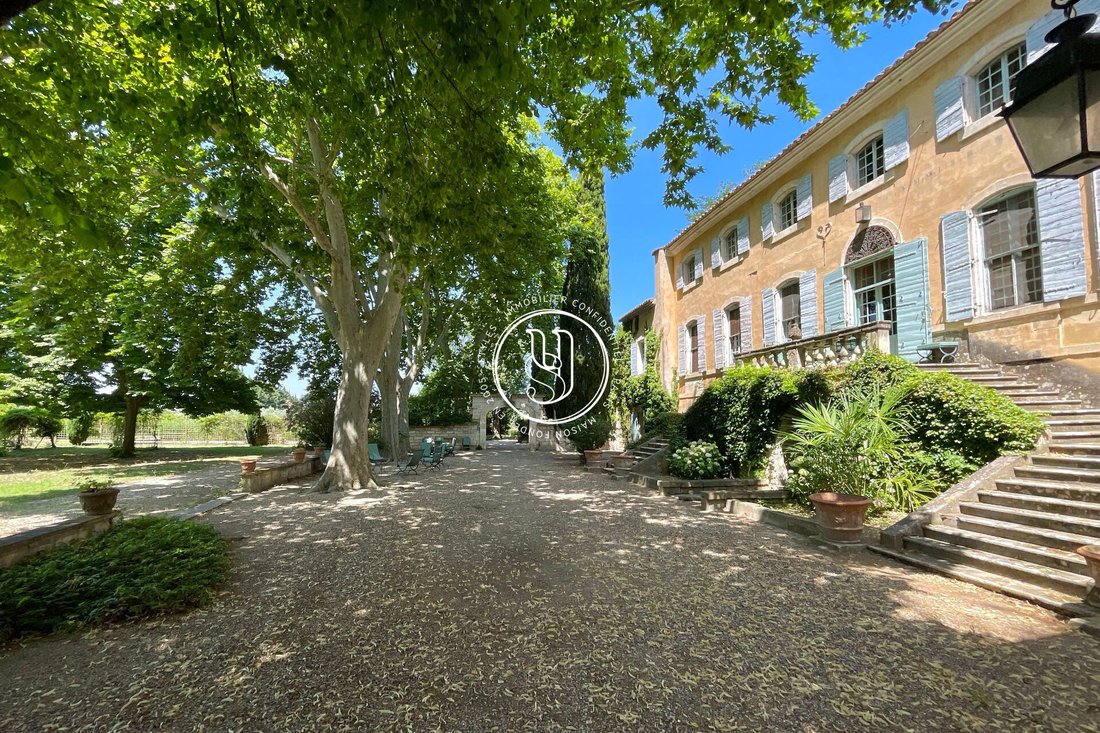 Villa in Saint-Rémy-de-Provence, Provence-Alpes-Côte d'Azur, France 1 - 16084189