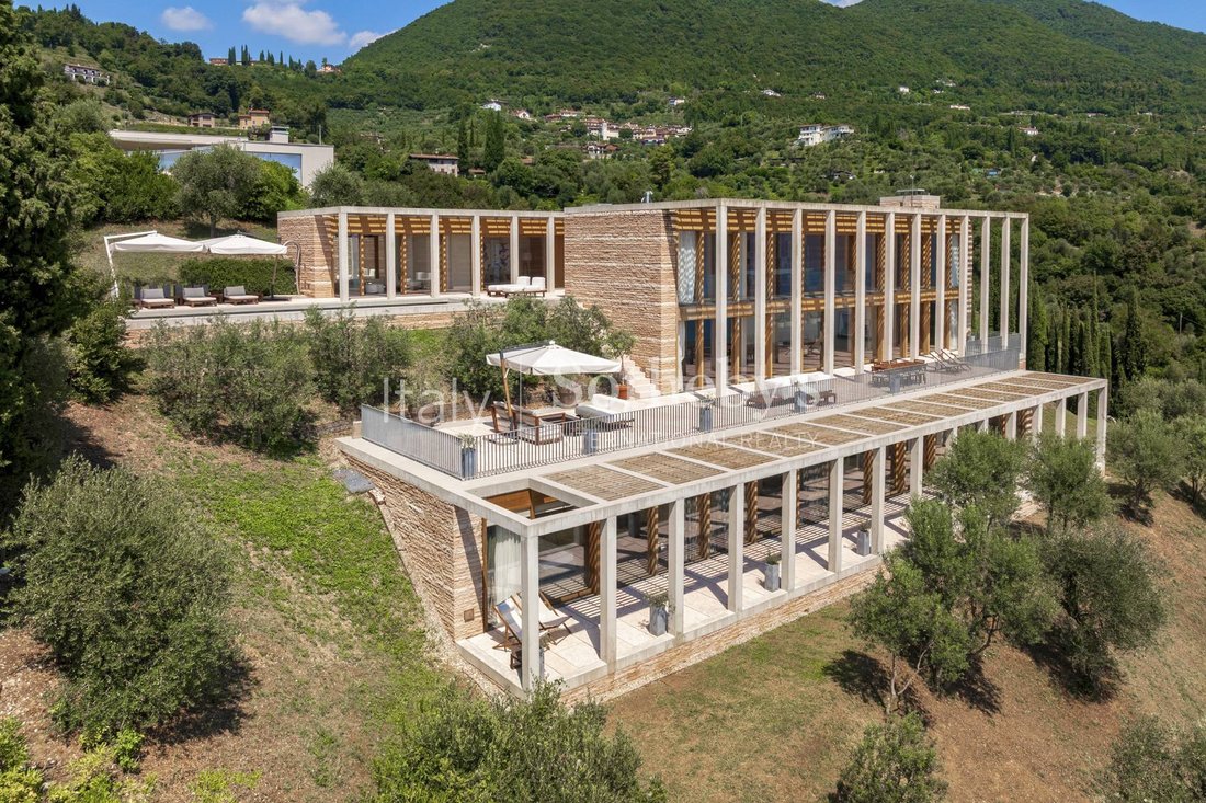 House in Gardone Riviera, Lombardy, Italy 2 - 14223978
