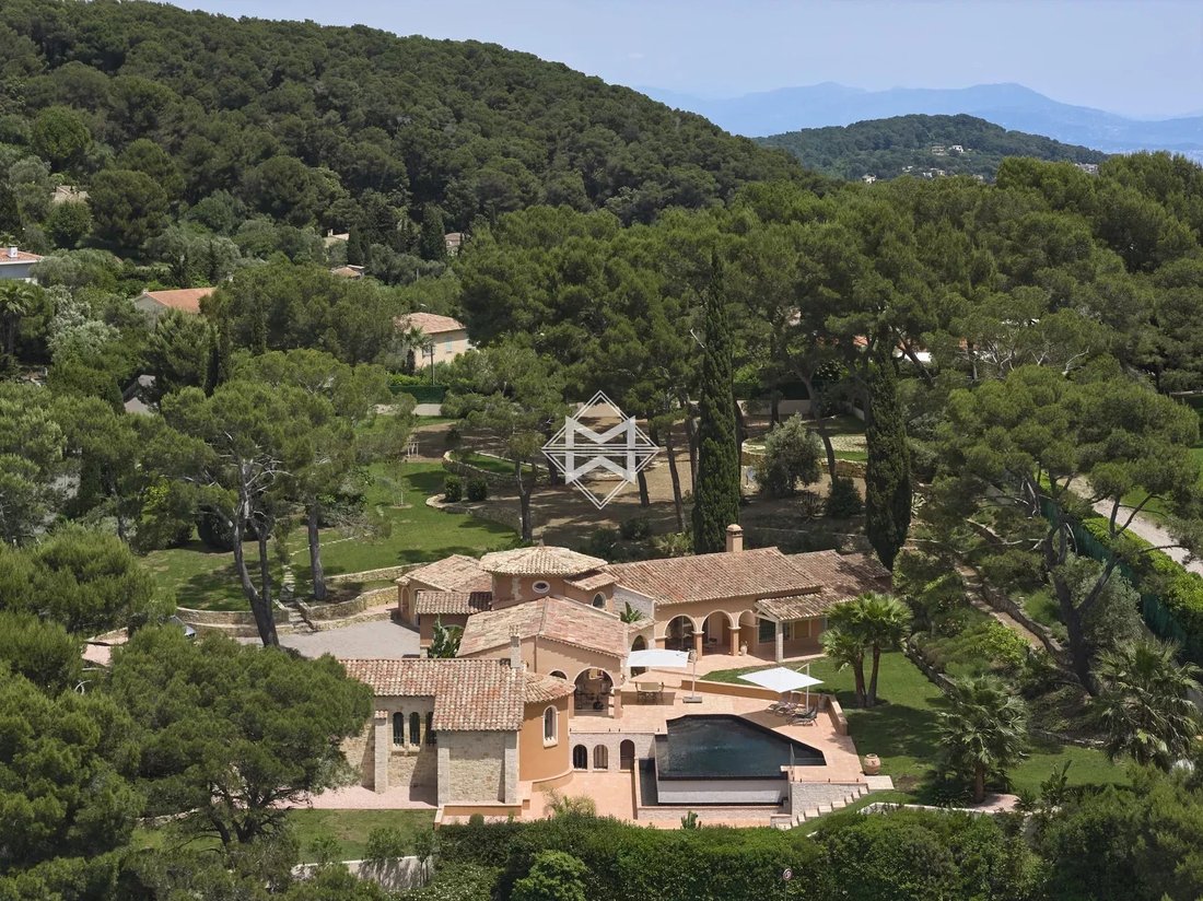 Villa in Cannes, Provence-Alpes-Côte d'Azur, France 1 - 16083962
