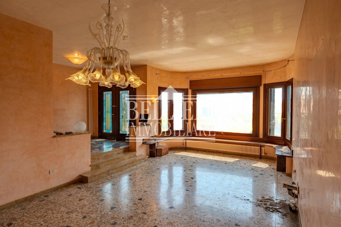 Villa in Creazzo, Veneto, Italy 2 - 16085933