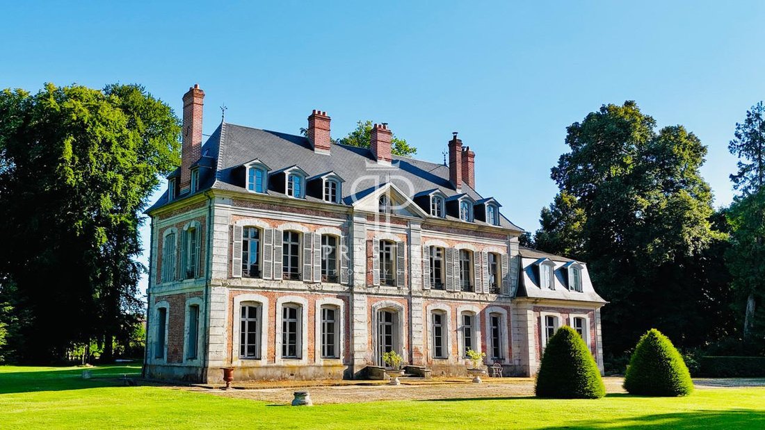 Le Rêve de 1742: A Normandy Château Whispering Through Time